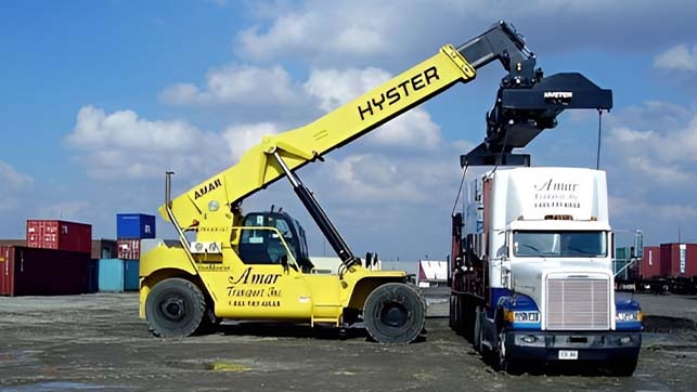Side view of Amar’s first reach stacker crane in container yard